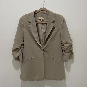 Elizabeth and James Ruched Sleeve Blazer Size 4